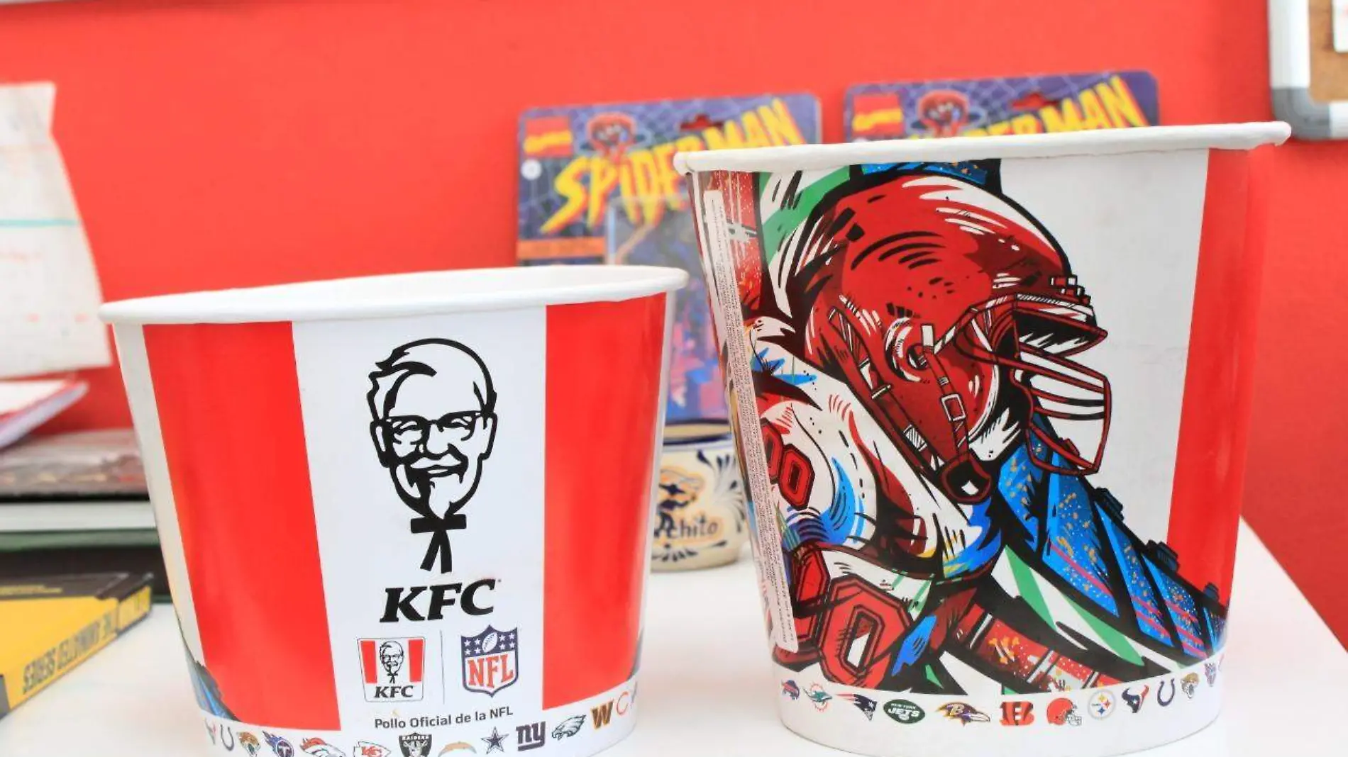 ¿Has visto el nuevo diseño de las cubetas de KFC? Fue diseñado por las manos del talento poblano